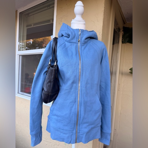 lululemon athletica Jackets & Blazers - lululemon athletica Blue Jacket With a gold zipper